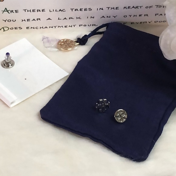 NEW TORY BURCH RHODIUM SILVER PLATED LOGO EARRINGS - Picture 7 of 7